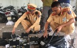 Cận cảnh súng ngắn đồ chơi gây sát thương bị lực lượng CSGT Hà Nội phát hiện, thu giữ